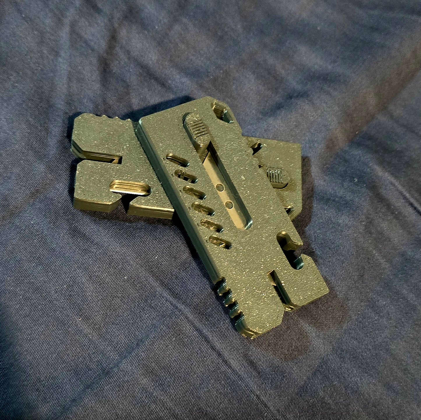 🖤 ShadowBlade – Compact Utility Cutter